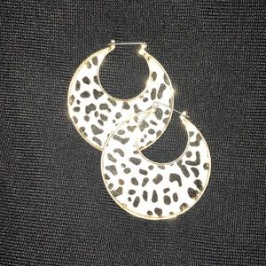 Black & white leopard earrings